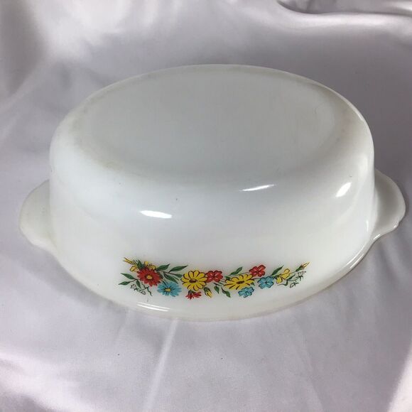 Fire King Oval Spring Wreath 467 Milk Glass 1-1/2 QUART Casserole Dish - Picture 11 of 11